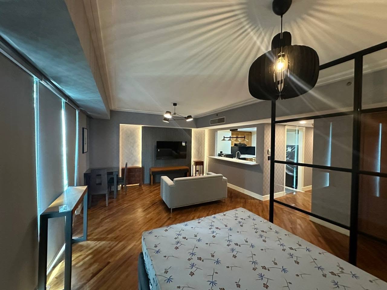 Unit 17, Amorsolo West West Tower, Rockwell Center, Makati City