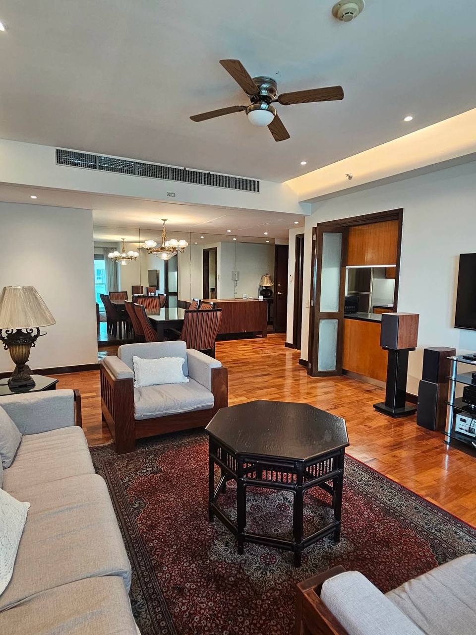 The Residences at Greenbelt Laguna Tower, Legazpi Village, Makati City
