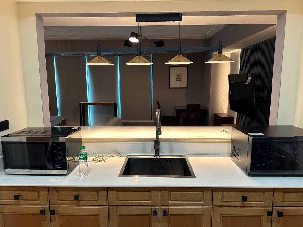 Unit 17, Amorsolo West West Tower, Rockwell Center, Makati City