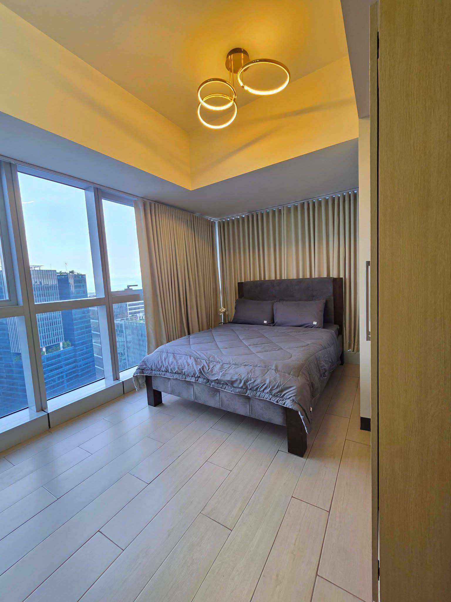 Unit 34, Uptown Parksuites Tower One, BGC, Taguig City