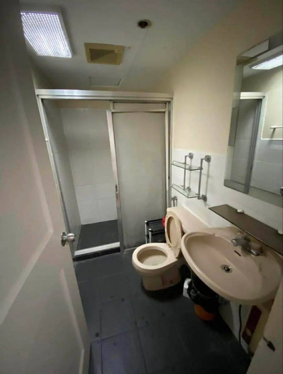Le Triomphe Condominium, Makati City