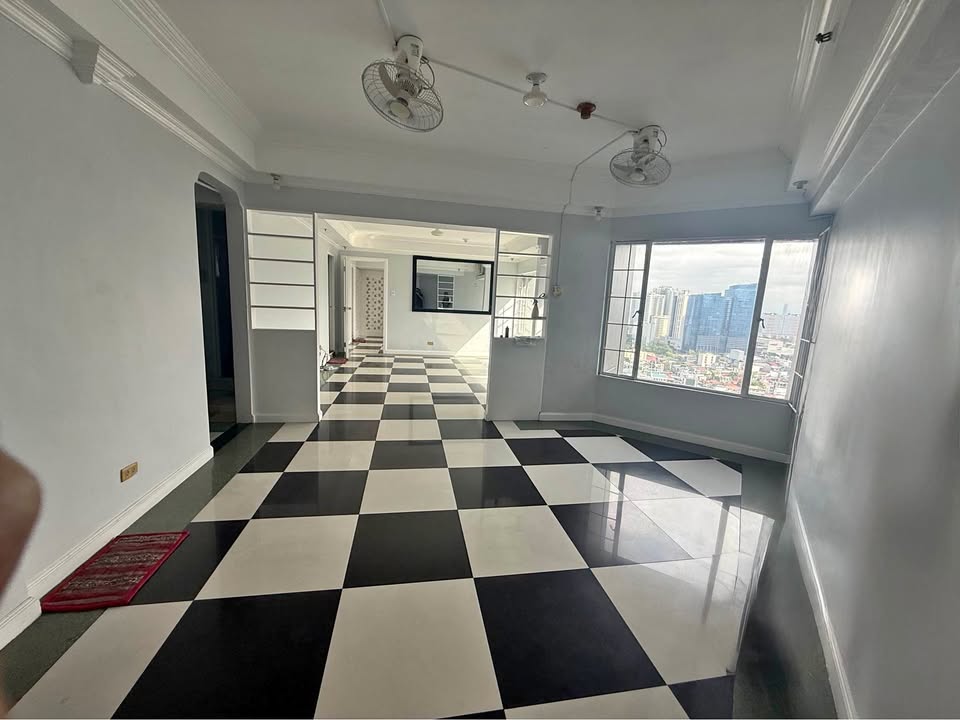 Kingswood Makati Condominium, Legazpi Village, Makati City