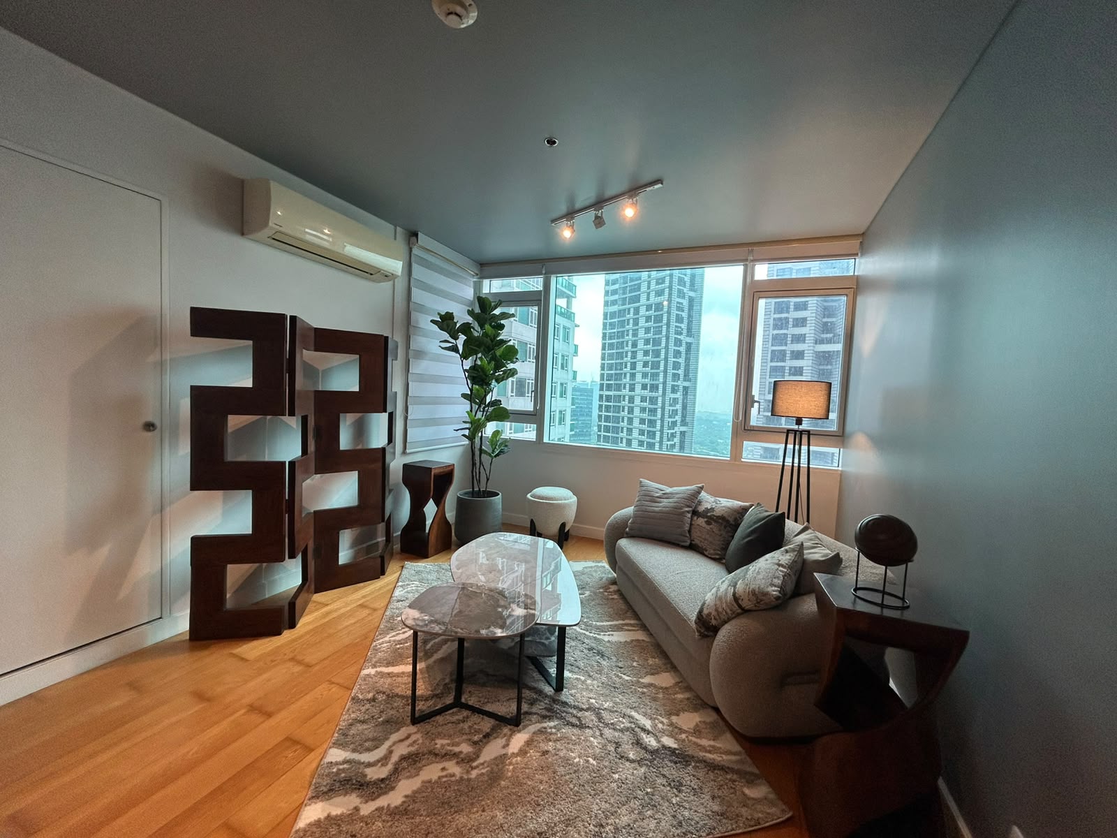 Unit 37, Park Terraces Point Tower, Legazpi Village, Makati City