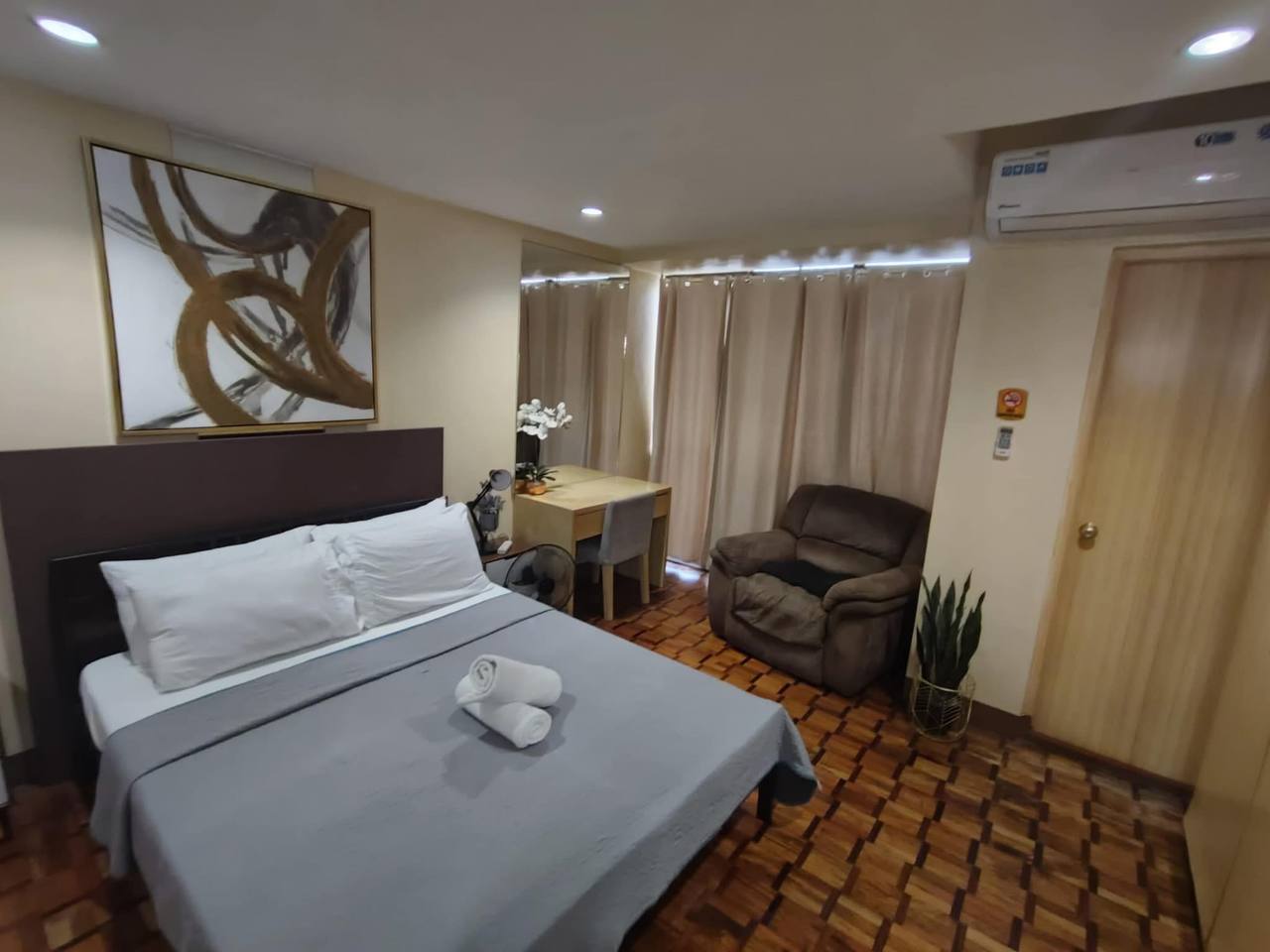 Prince Plaza Tower Two, Legazpi Village, Makati City
