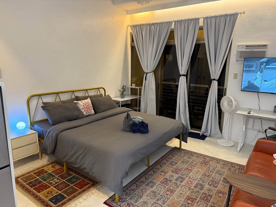 Unit 9, Paseo Parkview, Salcedo Village, Makati City