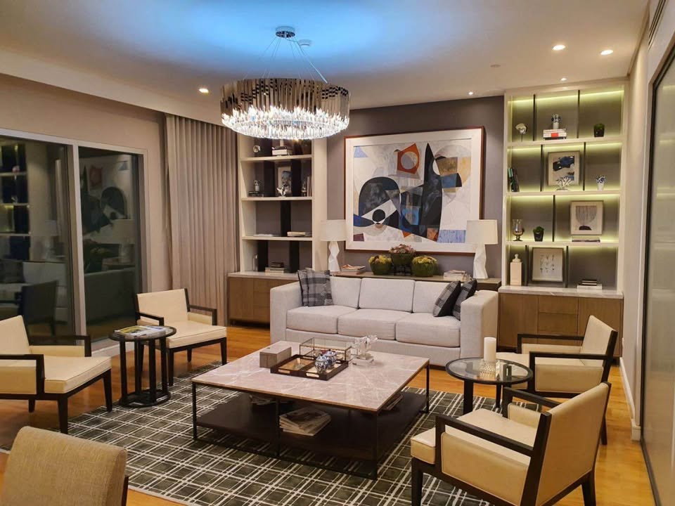One Penn Place, Salcedo Village, Makati City