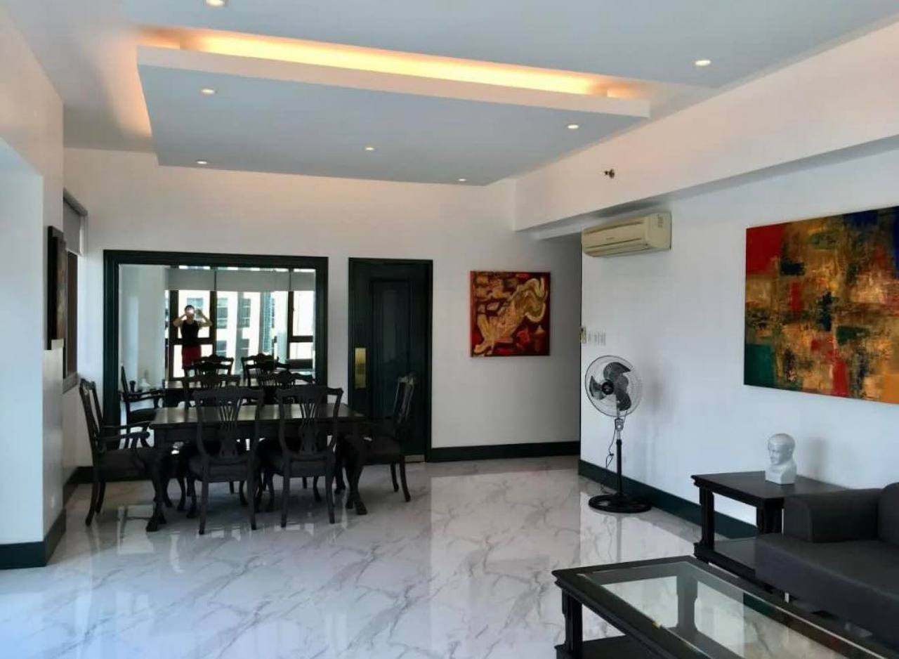 Shang Grand Tower, Makati City