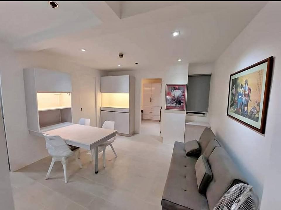 Unit 515, Palm Towers, Makati City