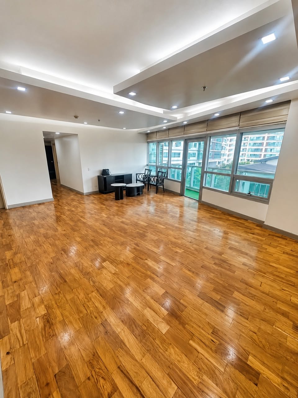 The Residences at Greenbelt Laguna Tower, Legazpi Village, Makati City