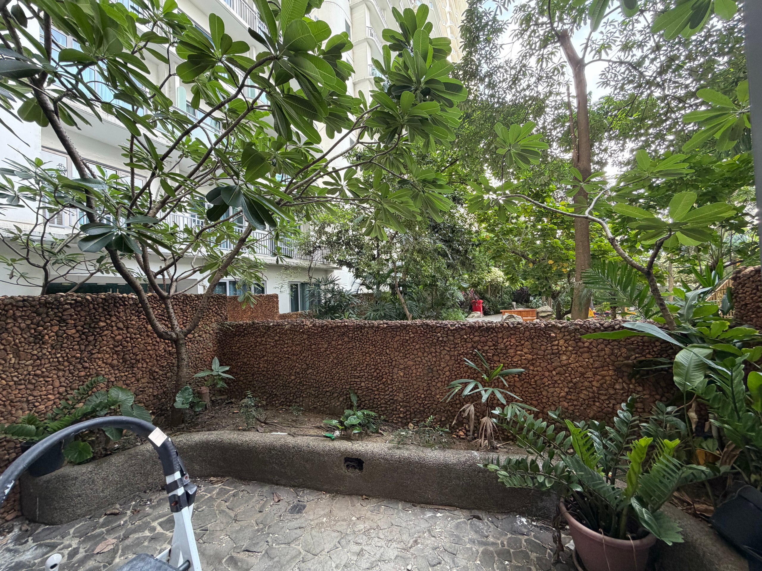 Unit 6, Acqua Residences, Mandaluyong City
