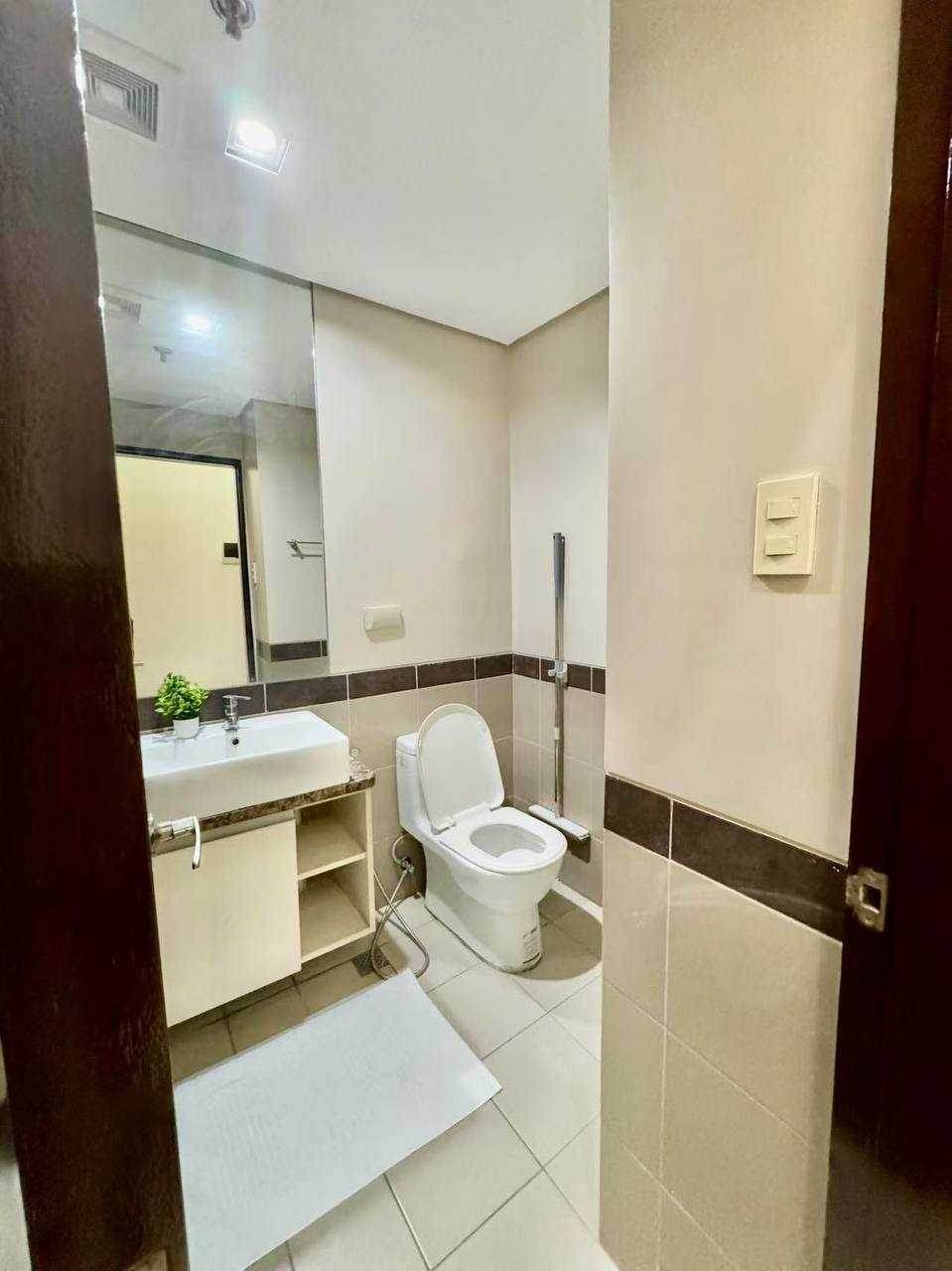 Admiral Baysuite West Tower, Manila City