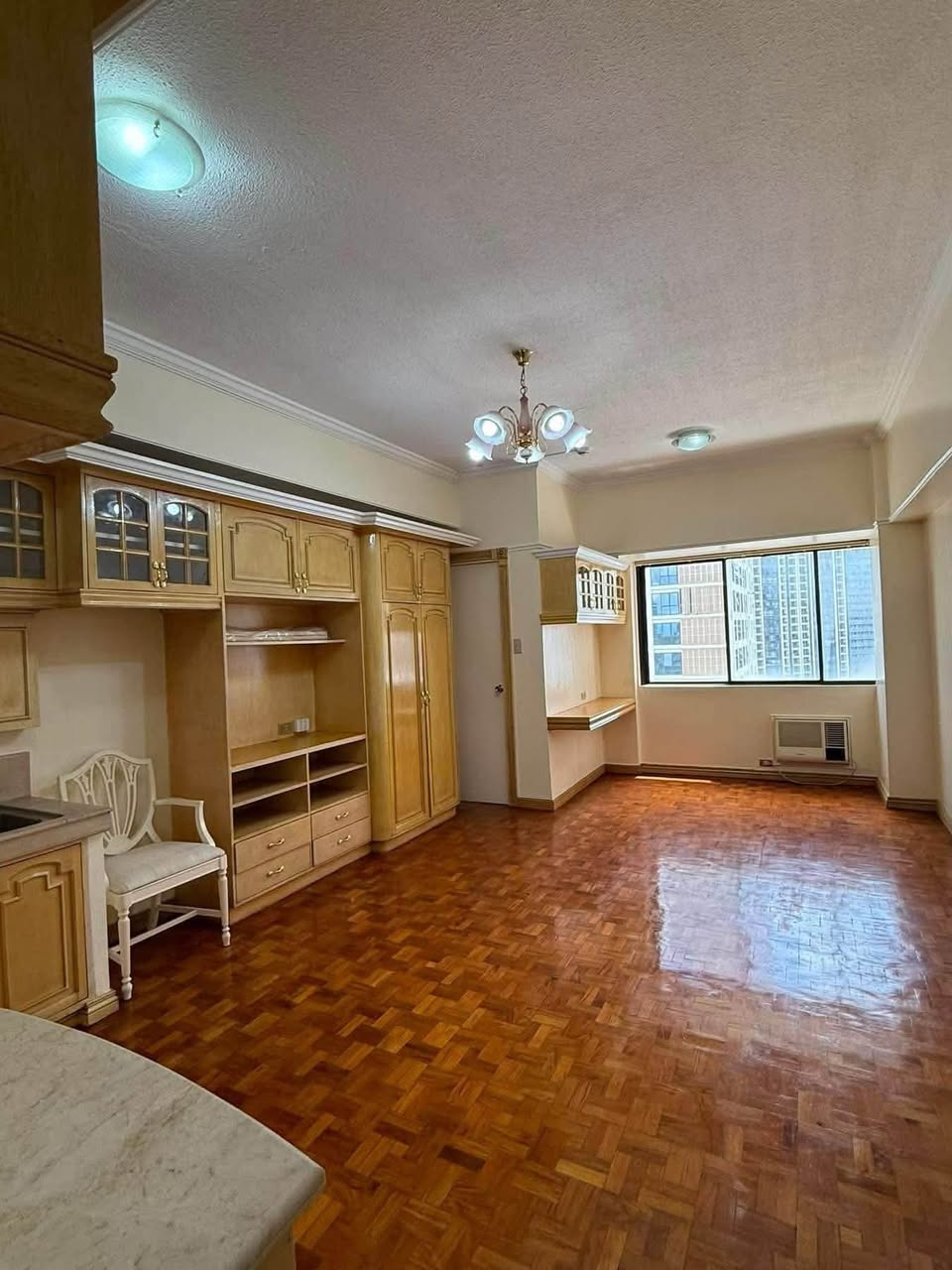 Unit 20, Perla Mansion, Legazpi Village, Makati City