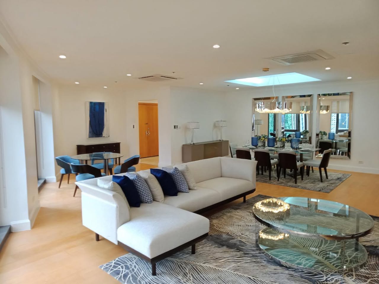 Unit 16, Essensa Cameron Tower, BGC, Taguig City