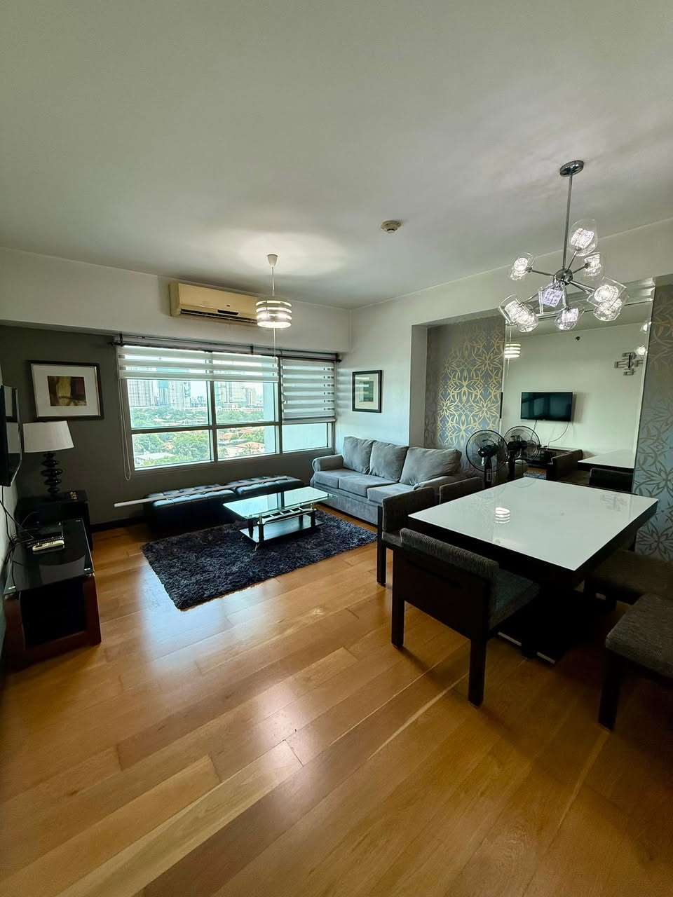 Unit 11, The Residences at Greenbelt San Lorenzo Tower, Legazpi Village, Makati City