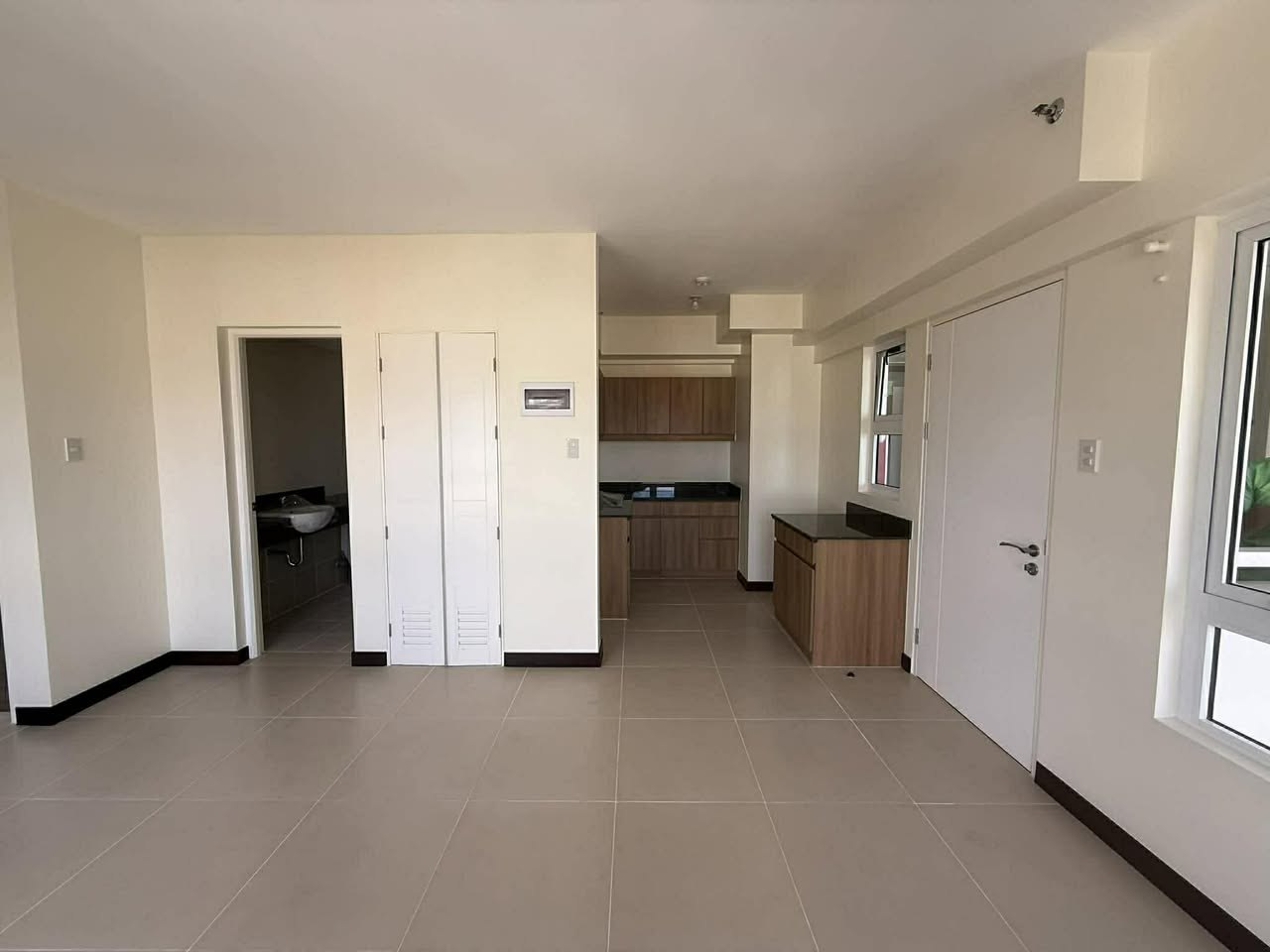Unit 16, The Camden Place, Manila City