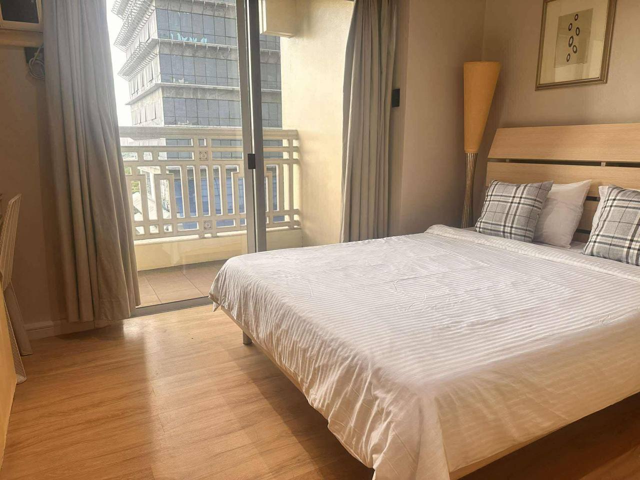 Unit 11, Elizabeth Place Salcedo, Salcedo Village, Makati City