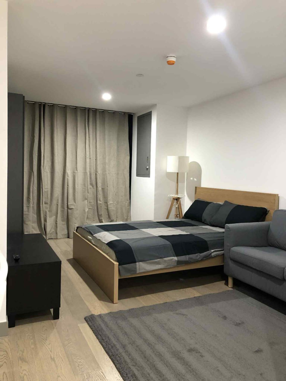 Unit 43, Century Spire Lincoln Tower, Rockwell Center, Makati City
