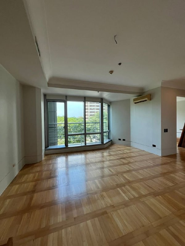 One McKinley Place, BGC, Taguig City