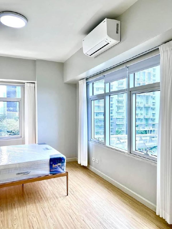 Unit 5, Two Serendra Aston Tower, BGC, Taguig City