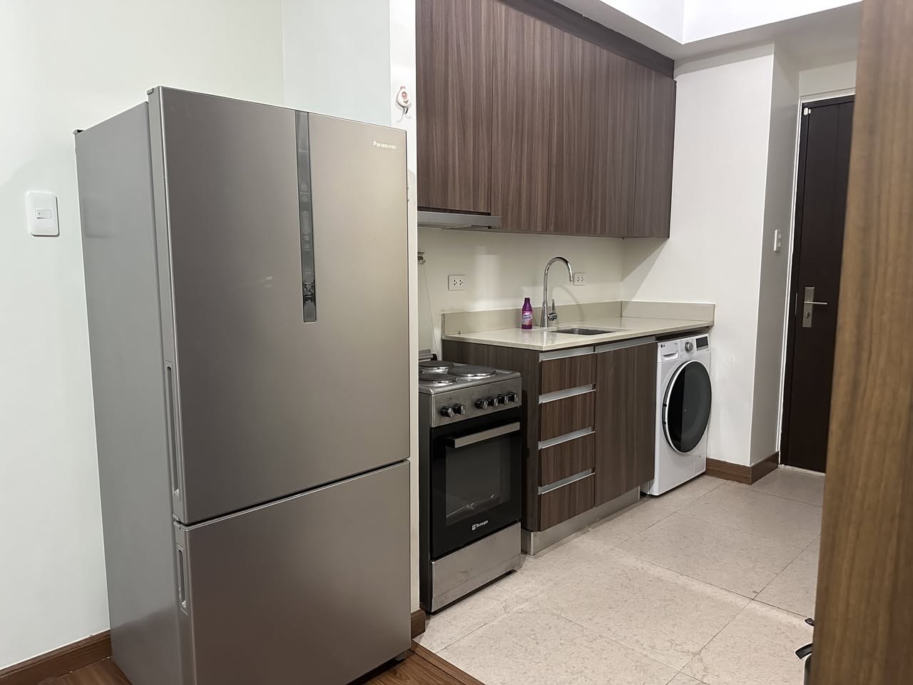 Unit 42, Shang Salcedo Place Tower One, Salcedo Village, Makati City